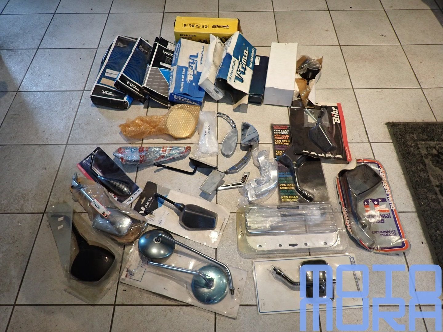 Lot de 27 rétroviseurs neufs de marque Suzuki, Yamaha et Hon, Motos, Neuf, -, -, -