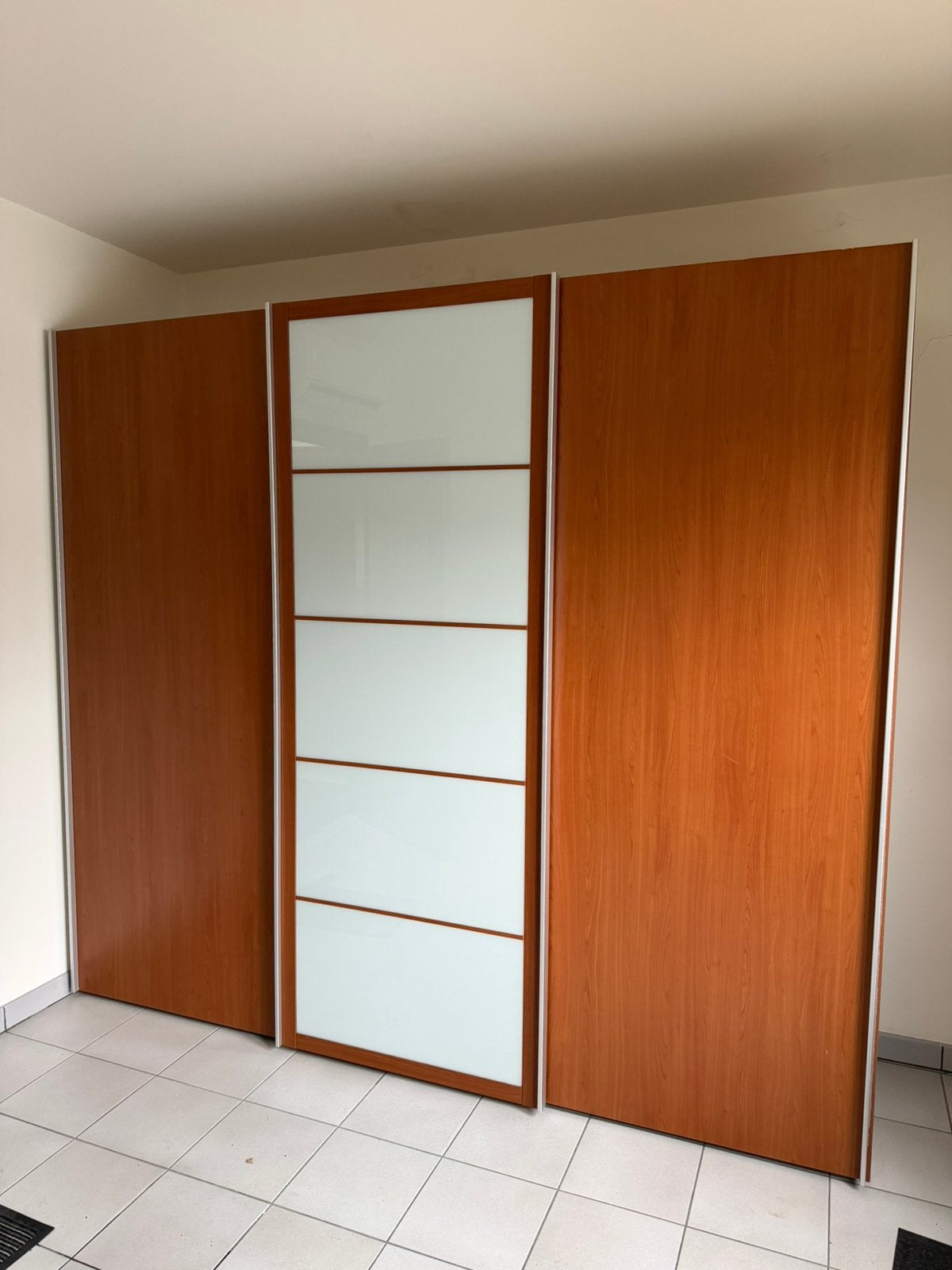 Kleerkast met 3 schuifdeuren 252cm breed, Huis en Inrichting, Ophalen, Gebruikt, Met plank(en), 200 cm of meer