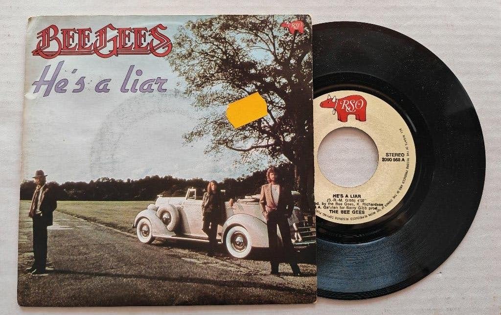 BEE GEES - He's a liar (45t), Cd's en Dvd's, Ophalen of Verzenden, Zo goed als nieuw, 7 inch, Pop