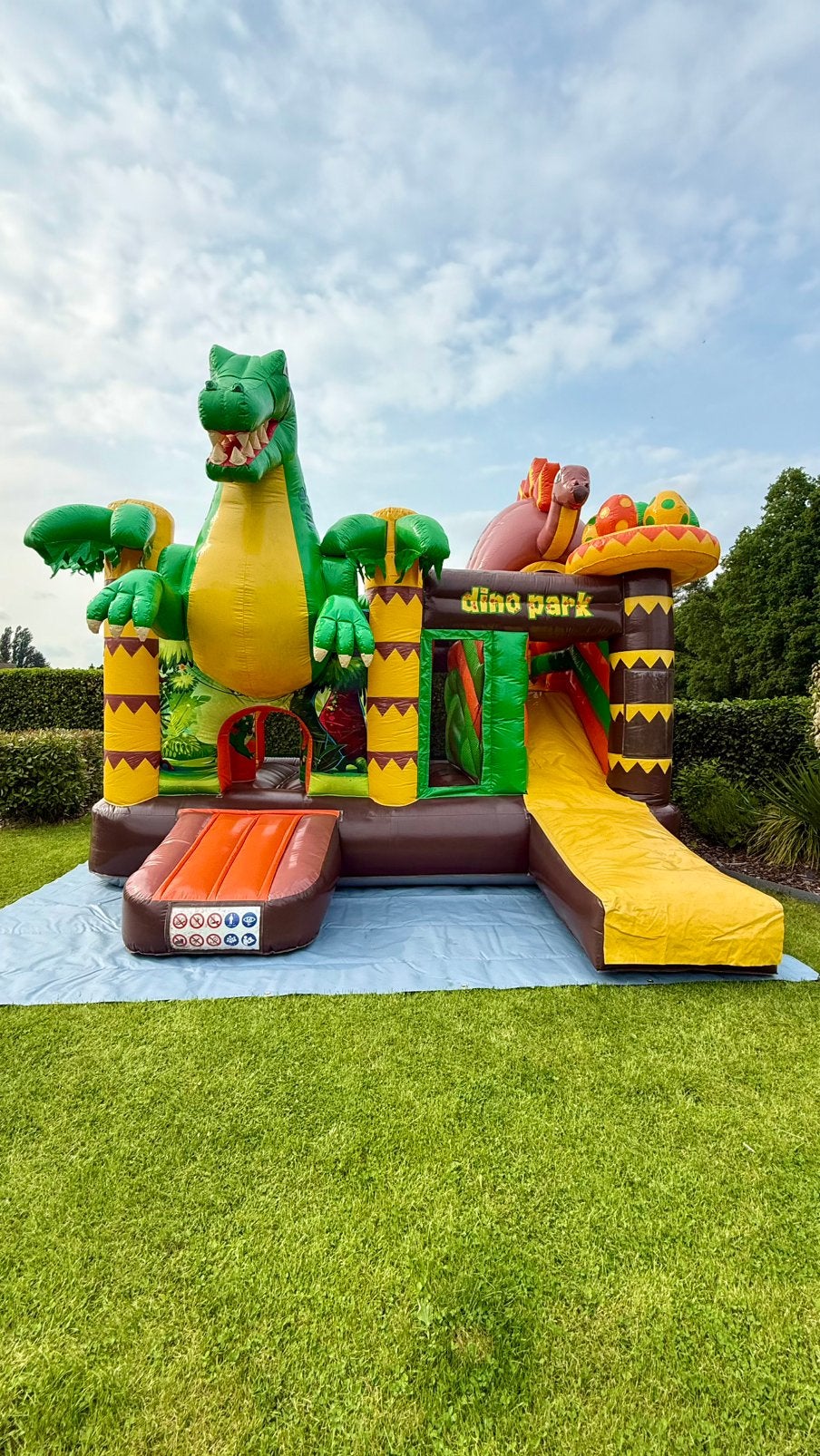 Springkasteel dino te huur, Ophalen of Verzenden, Zo goed als nieuw