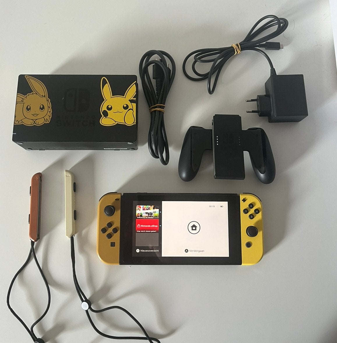 Nintendo Switch Speciale Pokemon Editie (Eevee/Pikachu), Consoles de jeu & Jeux vidéo, Enlèvement ou Envoi, Comme neuf, Switch 2019 Upgrade