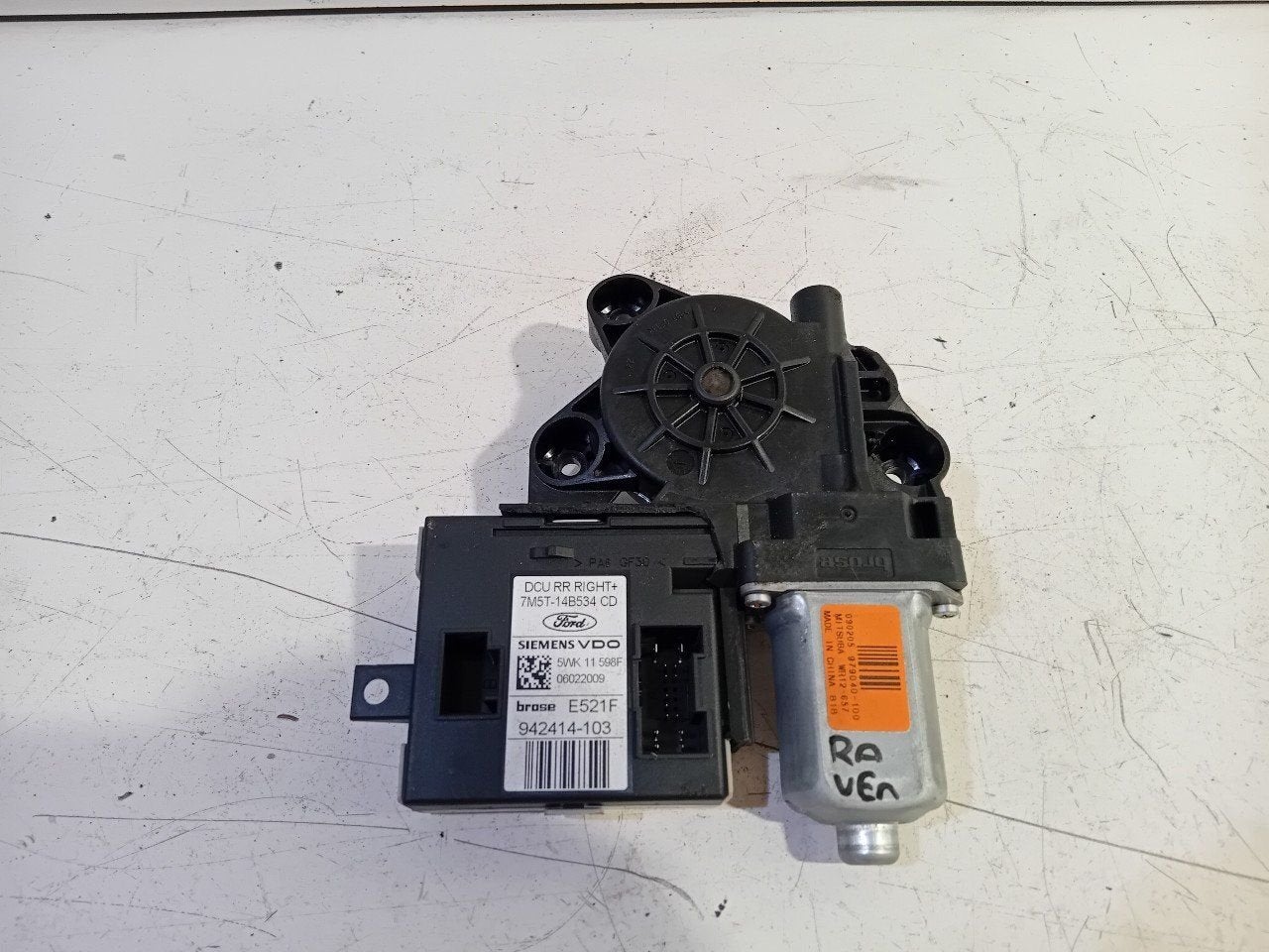 Motor raammechaniek elektrisch rechts achter Ford Kuga, Onderdelen@venauto.nl, Van der Ven Autorecycling B.V., Ettenseweg 76, 4706 PB Roosendaal, The Netherlands