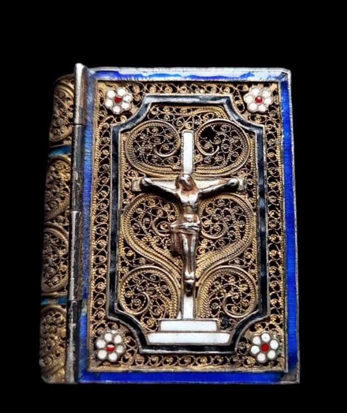 Ancienne boîte à crucifix émaillée en filigrane., Enlèvement