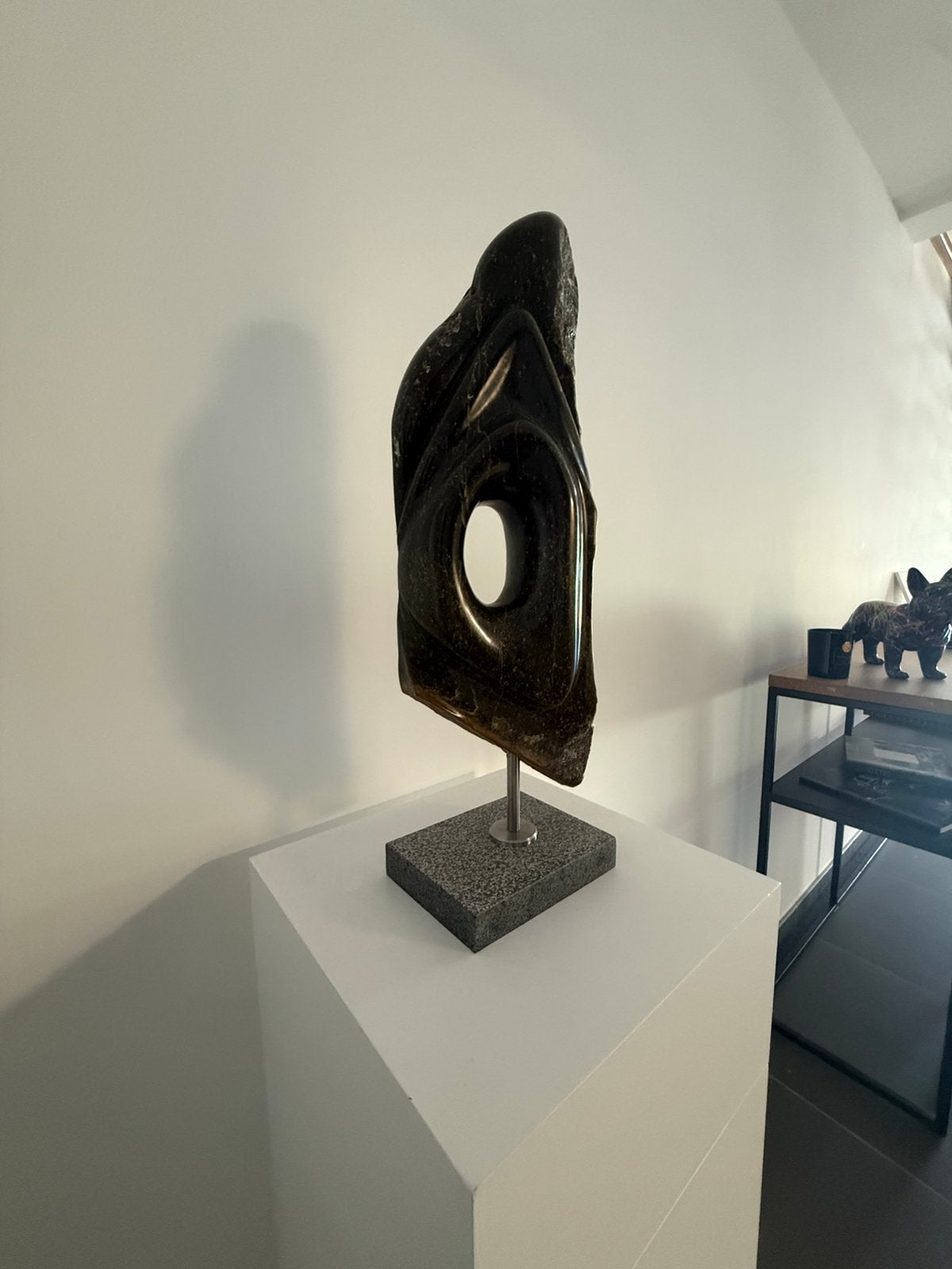 Kunstwerk in steen op sokkel, Ophalen, Beeld, Abstract, Europa
