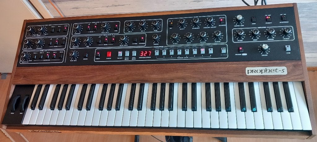 Prophet 5 rev 4 Met originele doos en toebehoren, Muziek en Instrumenten, Synthesizers, Zo goed als nieuw, 61 toetsen, Overige merken