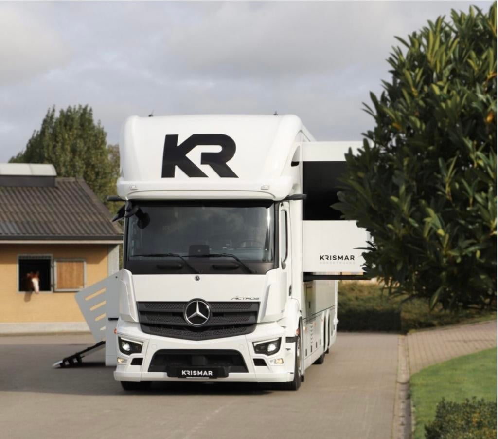 Paardenvrachtwagen te huur /  Horse truck for rent