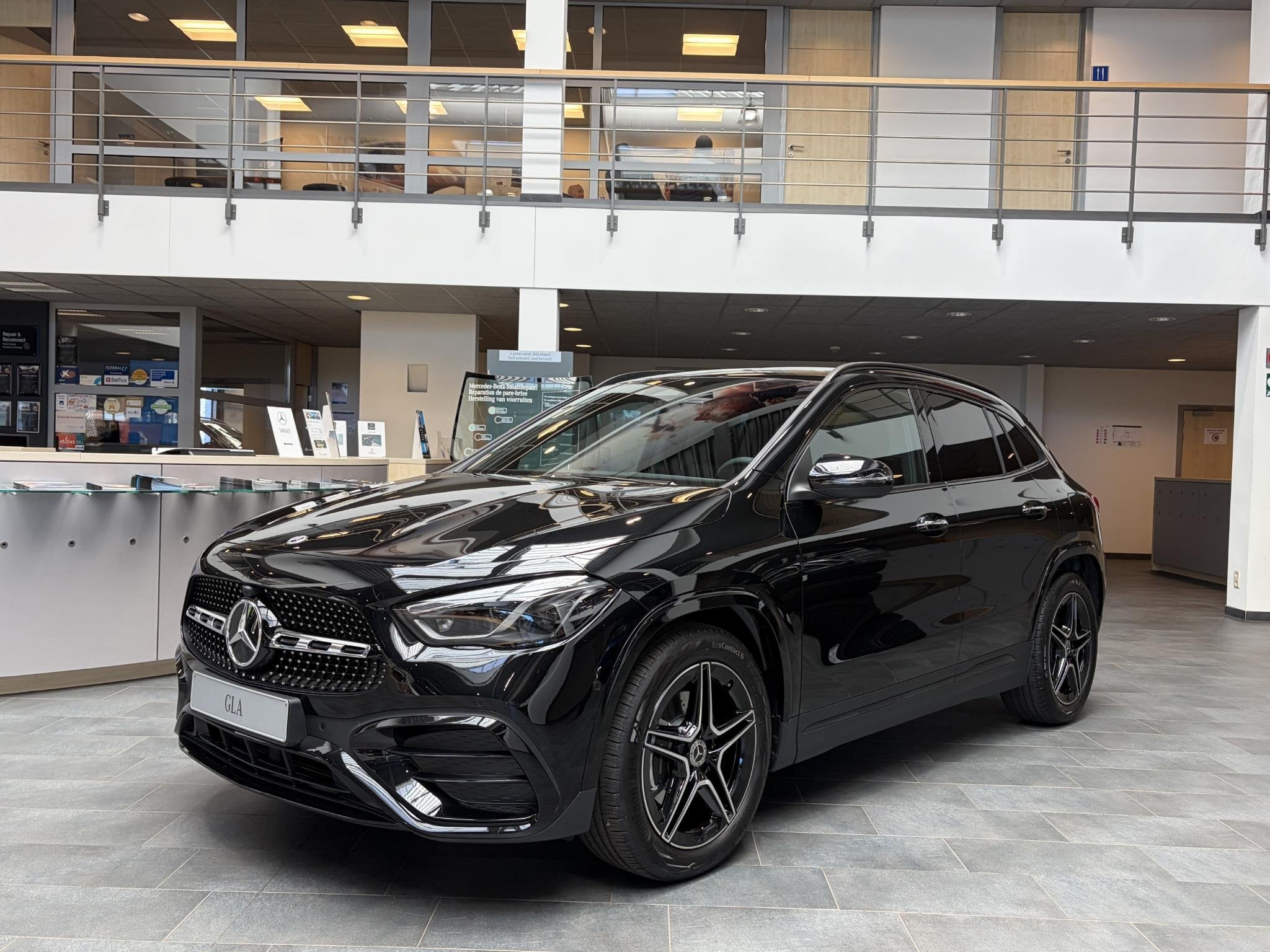Mercedes-Benz GLA-klasse GLA 180 Star Edition Nieuwe wagen D, Auto's, Mercedes-Benz, Bedrijf, Te koop, GLA, Airbags, Airconditioning