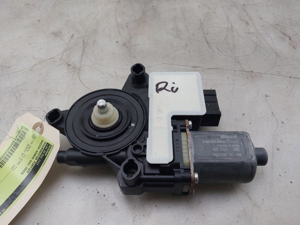 MOTEUR LEVE VITRE ELECTRIQUE Skoda Kamiq (|2Q1959406E|), Robert Bosch AG, Utilisé, Skoda, Robert-Bosch-Allee 1
74232  Abstatt, DE