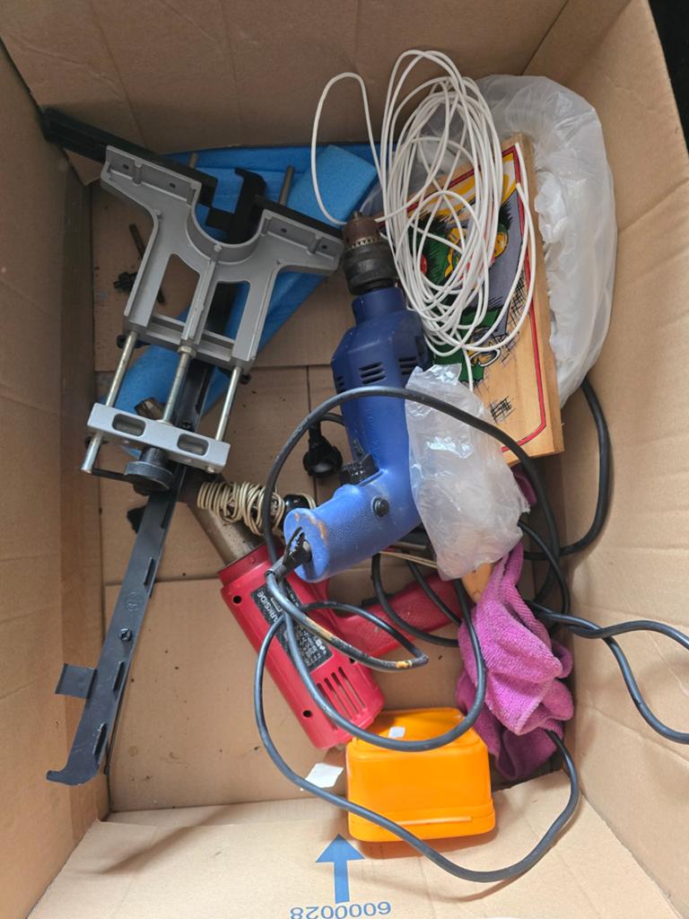 Alles 10€, Enlèvement