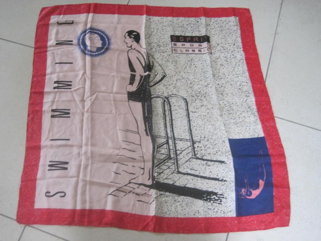 joli foulard carré vintage amusant en soie Esprit, Vêtements | Femmes, Bonnets, Écharpes & Gants, Enlèvement ou Envoi, Comme neuf