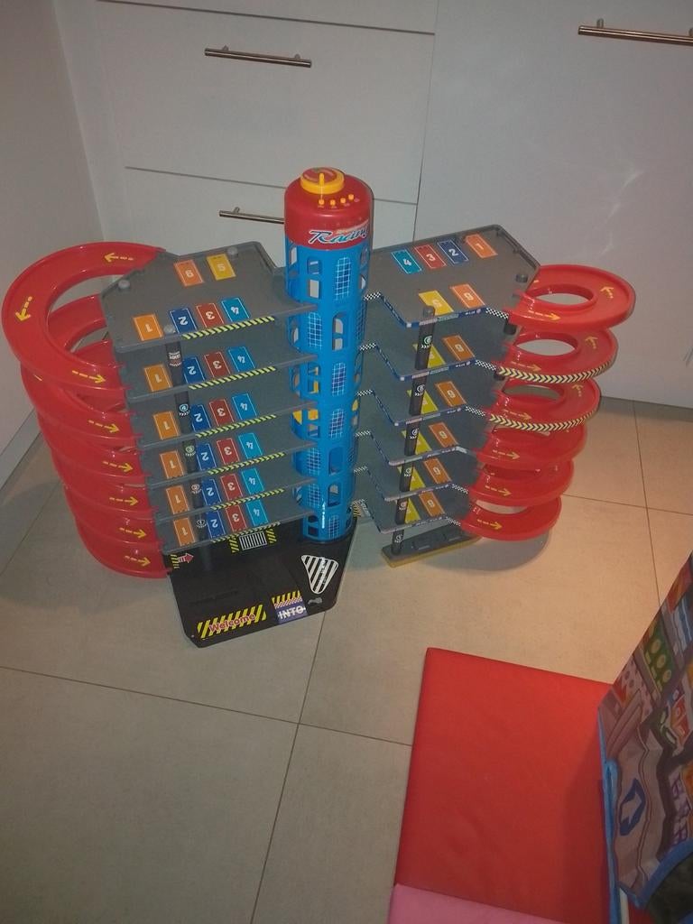 Grote garage, Enlèvement