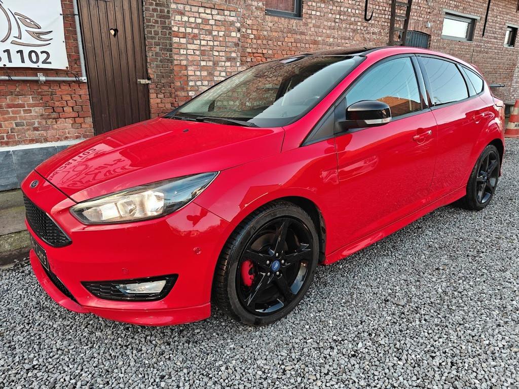 Ford Focus RED-BLACK " EDITION" SPORT 1.5 motor 150PK, Auto's, Stof, 4 cilinders, 127 g/km, 5 deurs