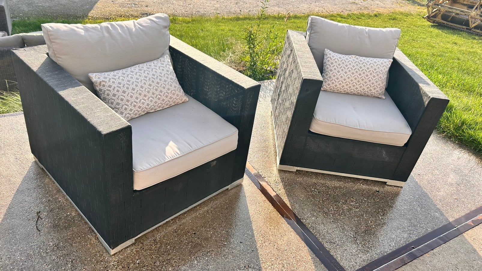 2 zwarte lounge zetels met kussens. Zo goed als nieuw., Kunststof, Zo goed als nieuw, Loungeset, Stoel