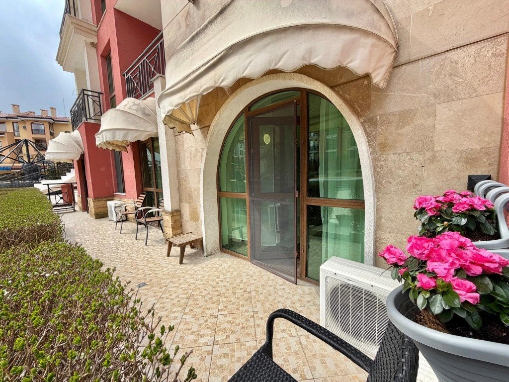 Grand studio avec coin couchage séparé | St. George Palace, Immo, Étranger, Bulgaria, Ville, 1 pièces, 53 m²