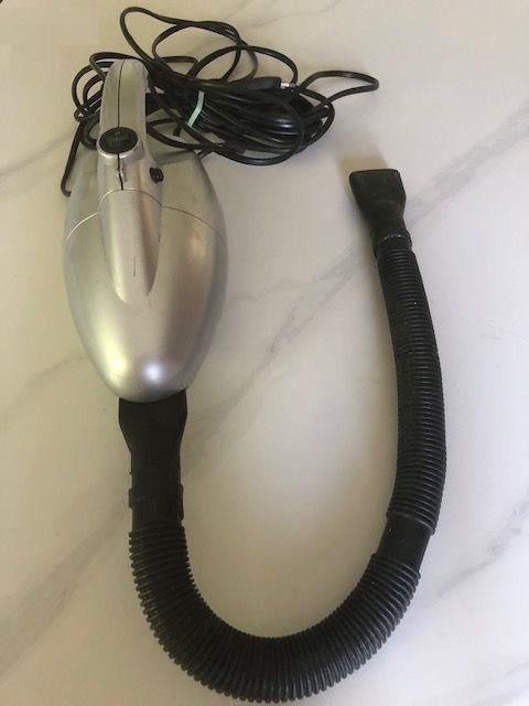 Aspirateur + accessoir - puissant - 700 Watt, Envoi