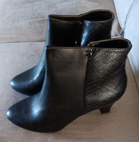 Bottillons noirs talons 41 NEUF, Vêtements | Femmes, Neuf, Enlèvement ou Envoi, Boots et Botinnes, Noir