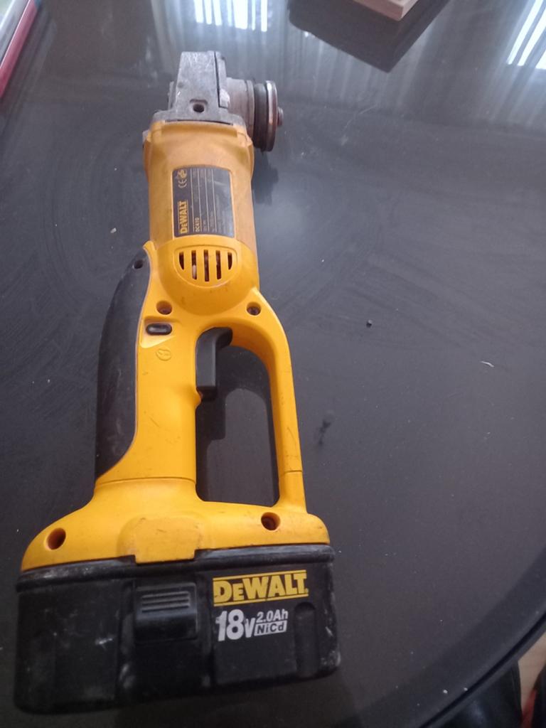 meuleuse d angle dewalt dc410 sans chargeur, Bricolage & Construction, Outillage | Meuleuses, Enlèvement