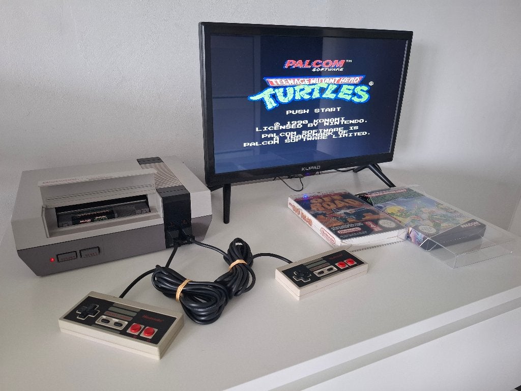 NES console met 2 CIB games + losse inlay (van Control Deck), Games en Spelcomputers, Spelcomputers | Nintendo NES, Gebruikt, Met 2 controllers