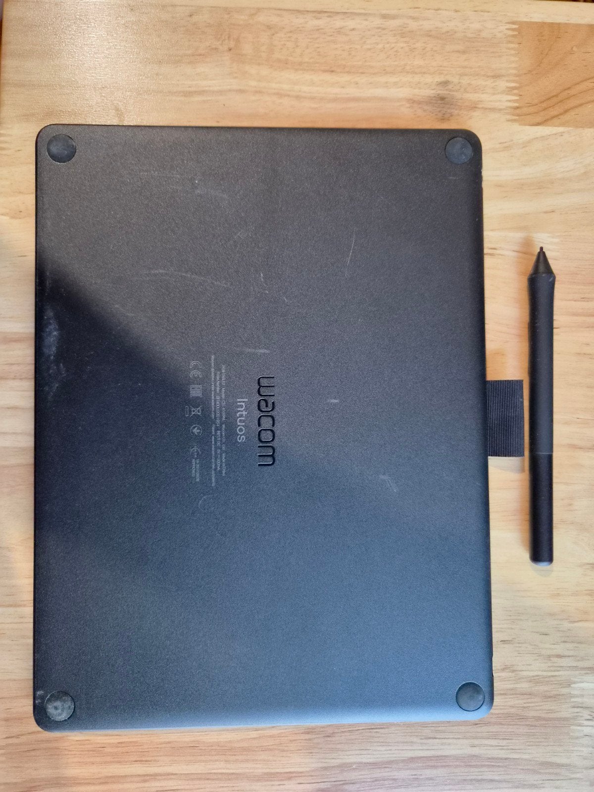 Wacom Intuos M Bluetooth CTL-6100WL met pen, Computers en Software, Tekentablets, Gebruikt, Multi-touch, Ophalen of Verzenden