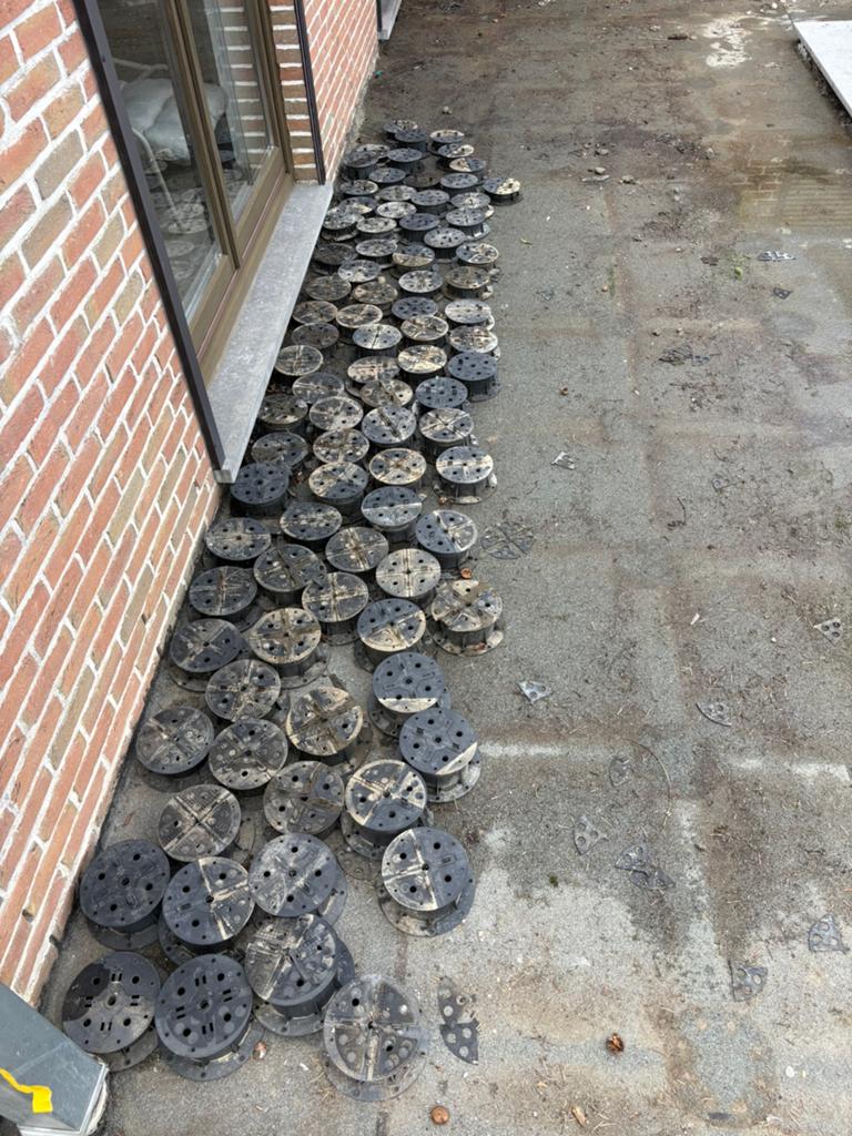 Lot de 112 plots de terrasse, réglable en hauteur, Enlèvement, Comme neuf