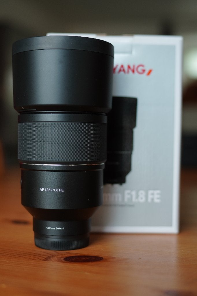 Objectif Samyang AF 135mm f/1.8 Monture Sony FE - Comme neuf, Audio, Tv en Foto, Ophalen, Samyang, Standaardlens, Autofocus