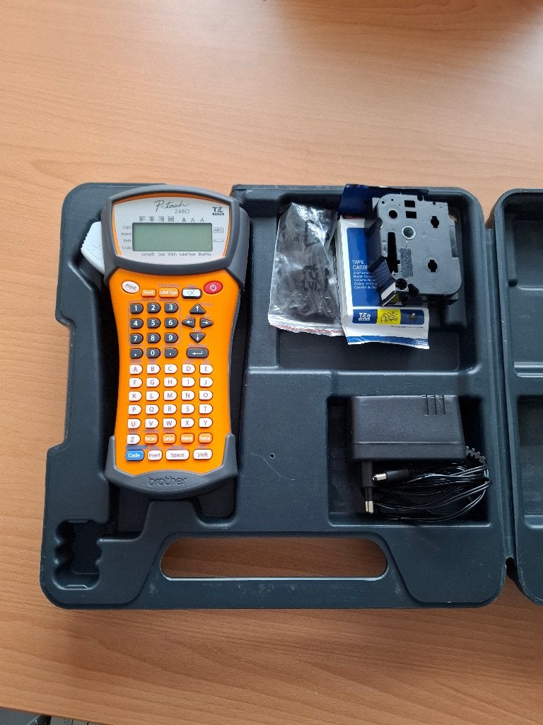 Brother P-Touch 2480, Computers en Software, Gebruikt, Qwerty, Ophalen of Verzenden, Tape-label