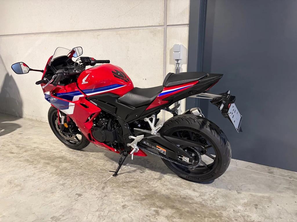 Honda CBR500R 35kW met sportieve looks (bj 2025), Motoren, Bedrijf, Super Sport, 12 t/m 35 kW, 500 cc