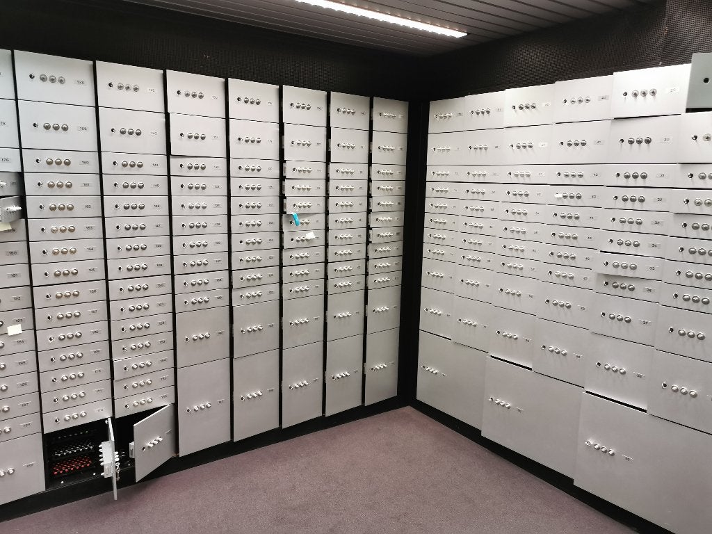 Kluizen uit kluizenzaal bank, Ophalen, Gebruikt, Brandkast