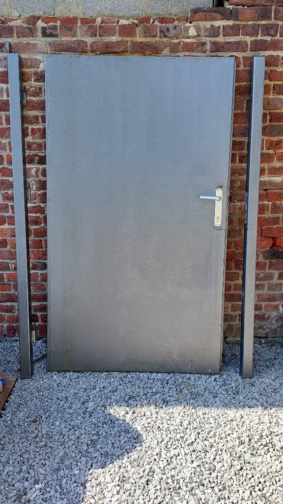 Portail en acier avec poteaux - prêt à poser, Jardin & Terrasse, Portail battant, Acier, 100 à 150 cm, Utilisé