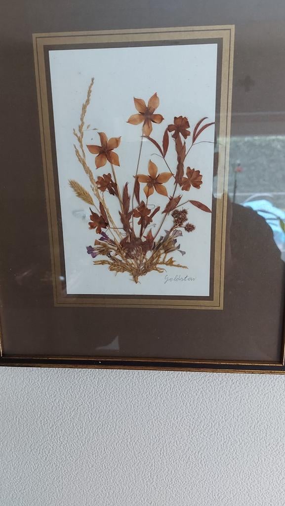 2 schilderijtjes gedroogde bloemen, Ophalen