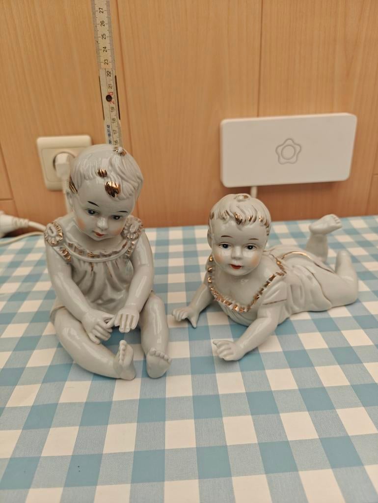 Figurines en porcelaine, Enlèvement