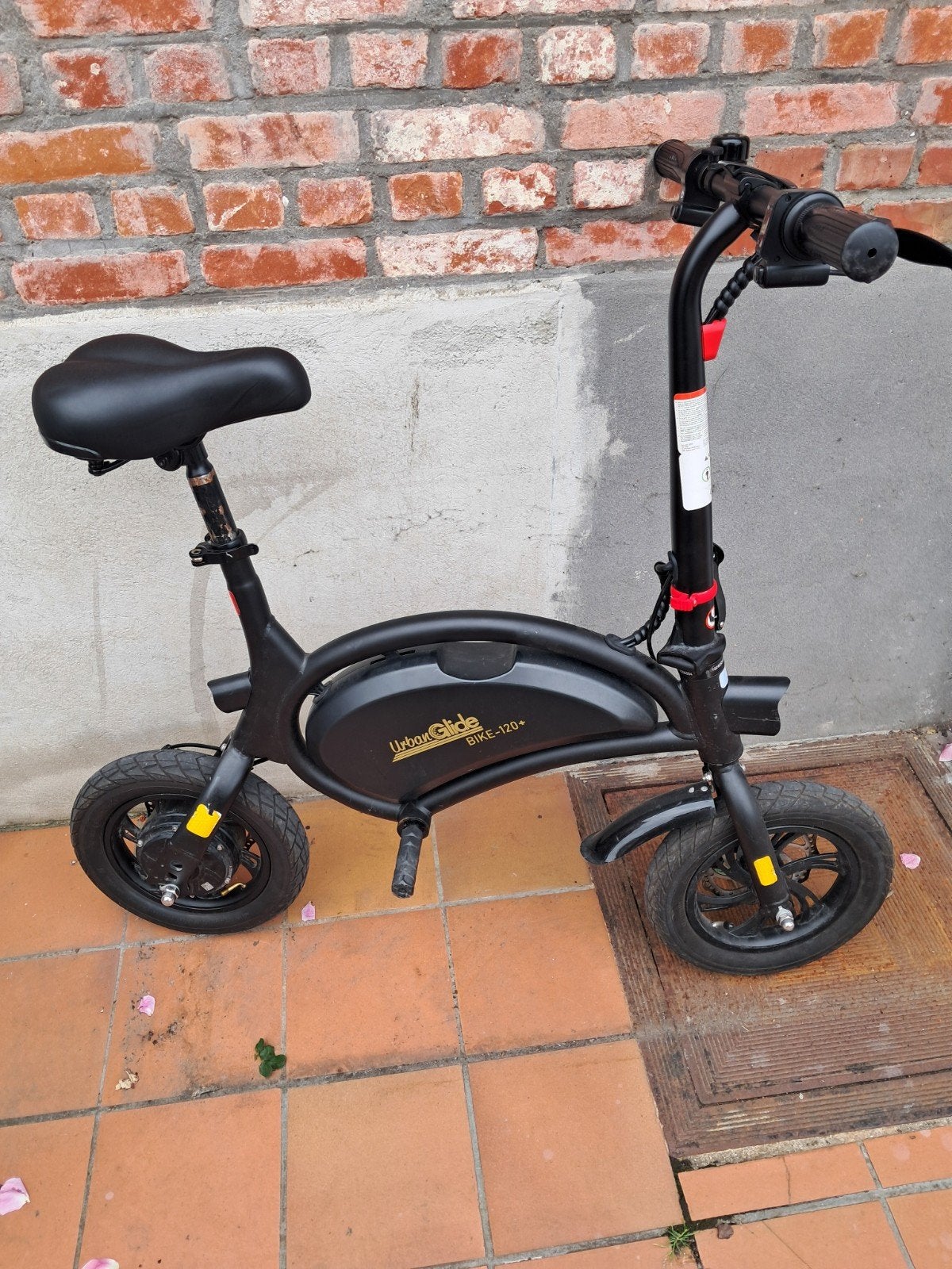 Goede e step zwart, Ophalen