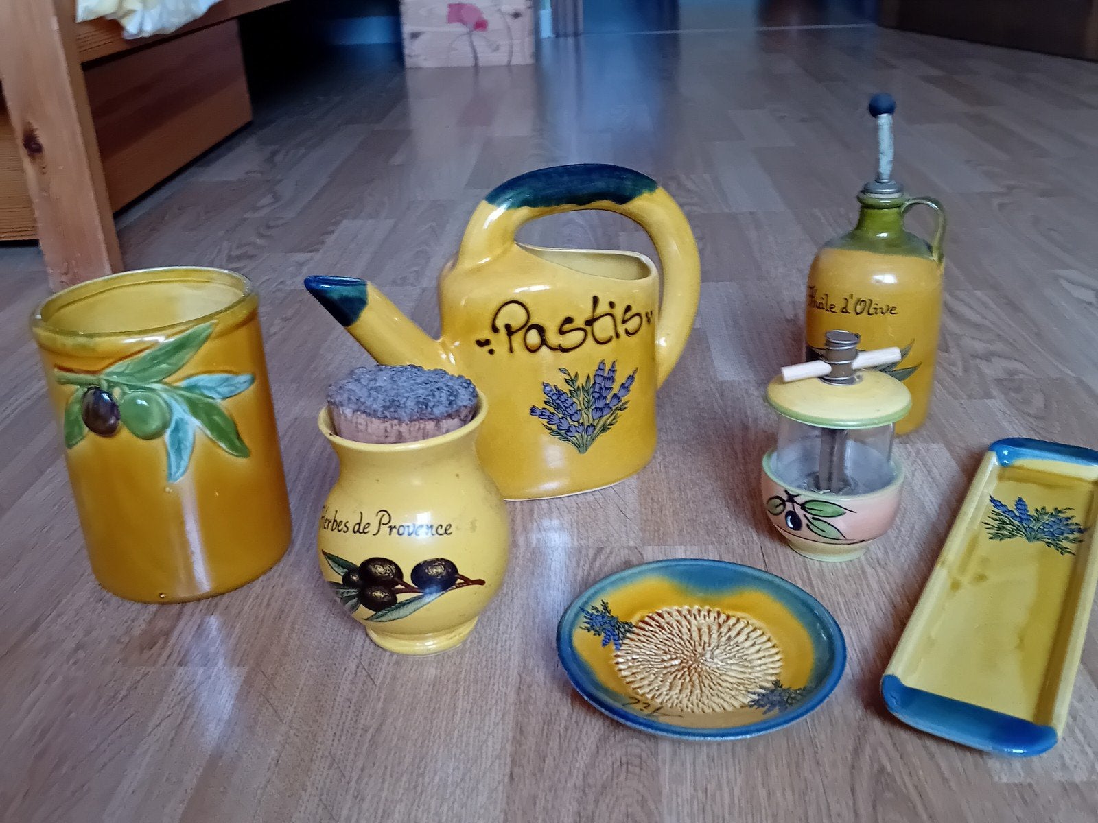 accessoires de cuisine Provençales, Enlèvement