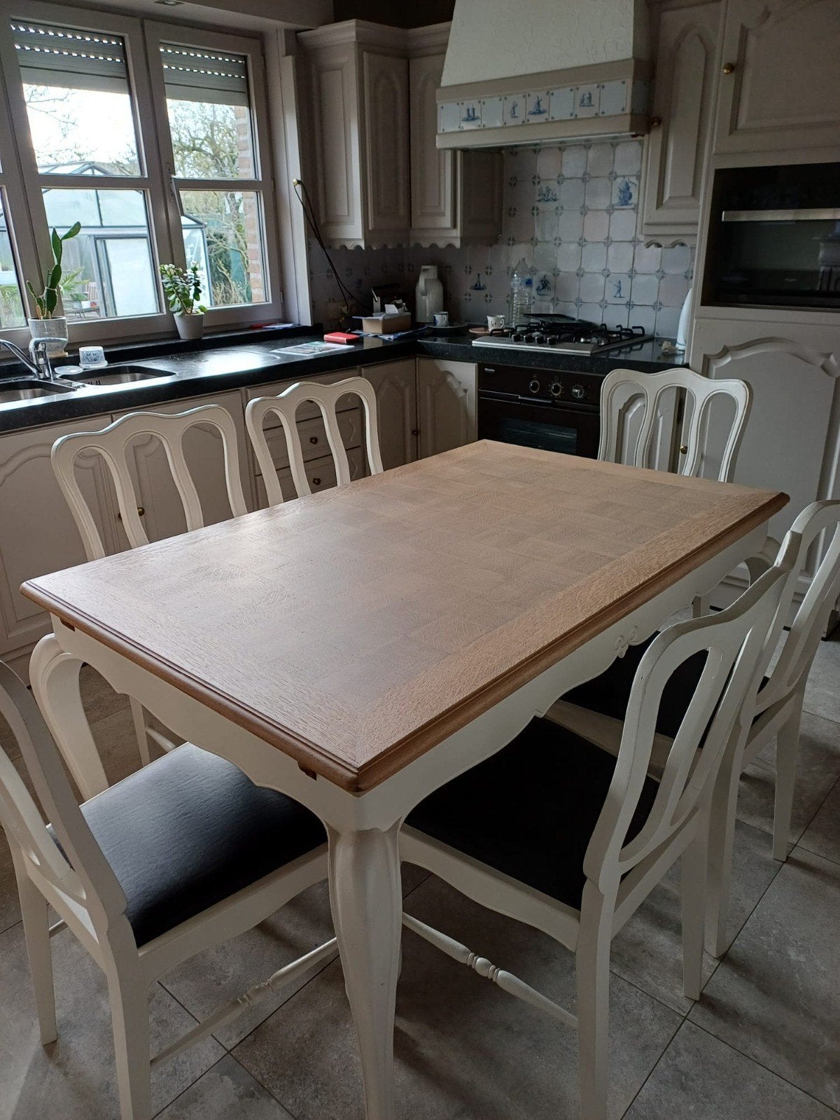 Eetkamer (massief eik), Enlèvement