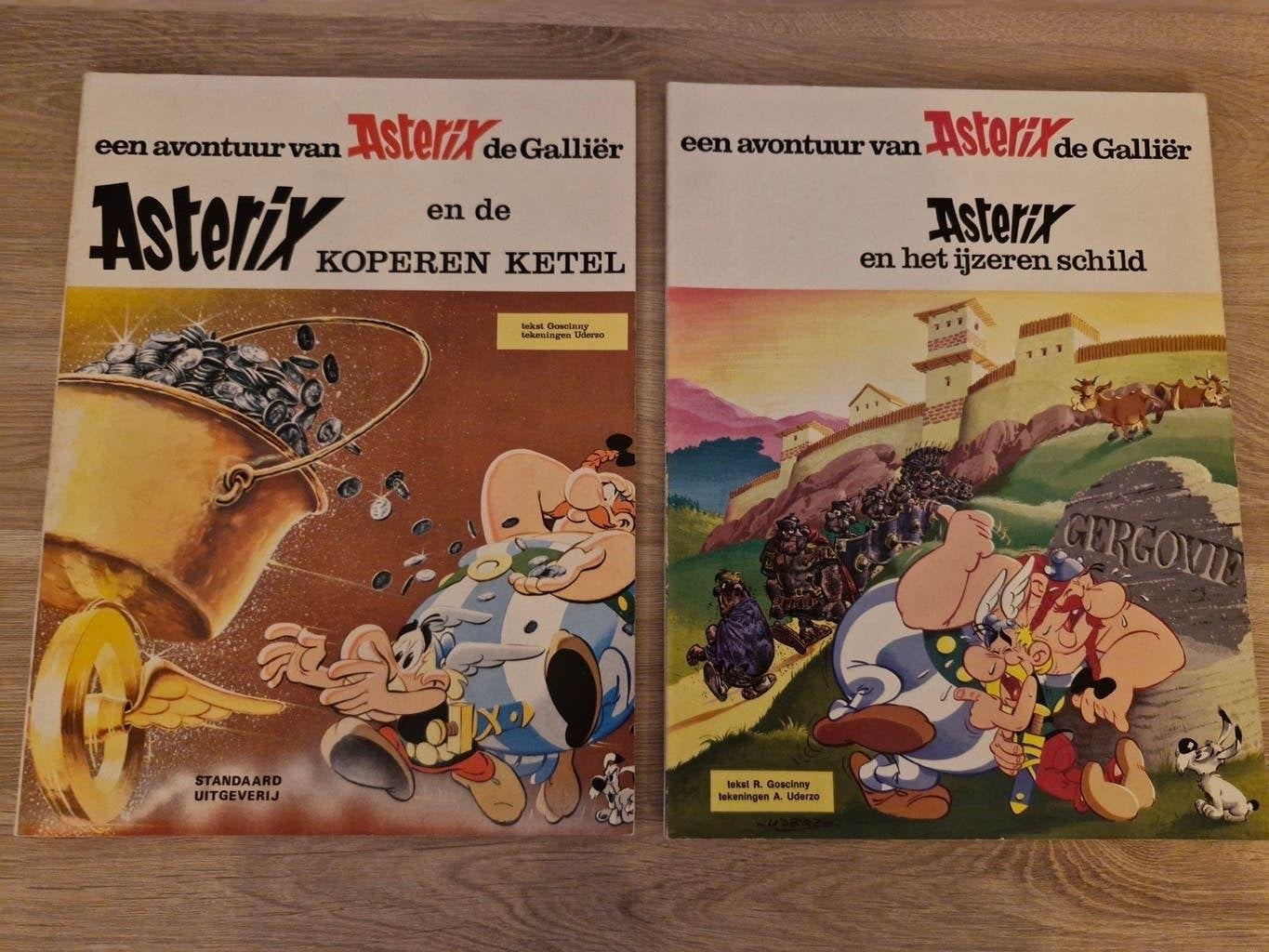 2 x strip , Asterix de GallIër , 1971 en 1973, Livres, BD, Comme neuf, Plusieurs BD, Enlèvement ou Envoi
