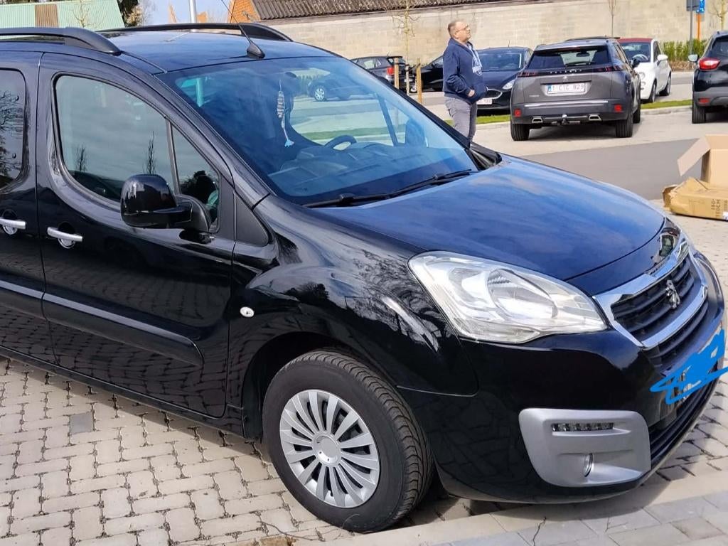 zeer nette peugot, Auto's, Voorwielaandrijving, Stof, Euro 6, 1199 cc