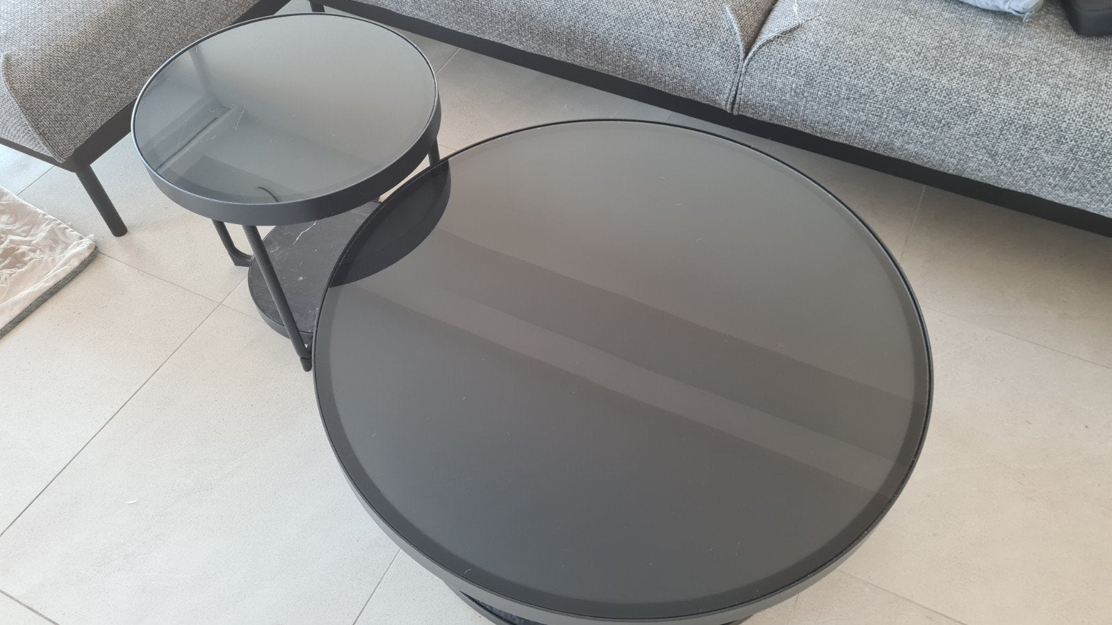 2 tables basses noires