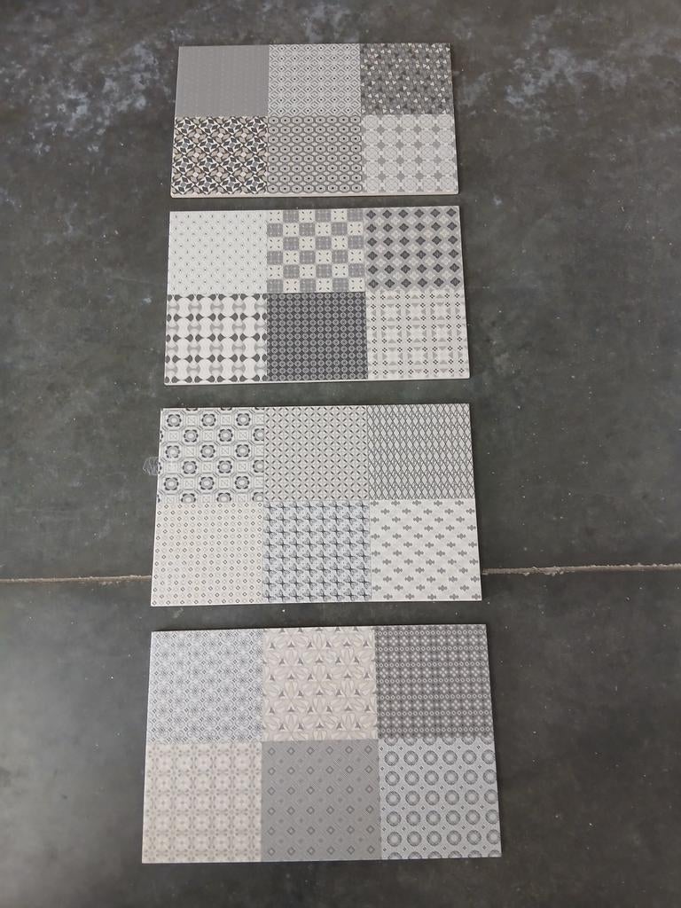 Faience met motief., Ophalen