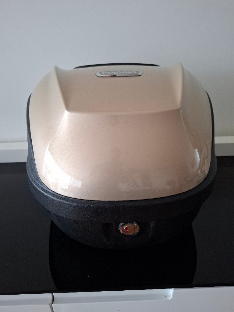 NIEUWE topkoffer van merk Vespa met 2 sleutels, Fietsen en Brommers, Scooters | Vespa, Ophalen of Verzenden, Nieuw