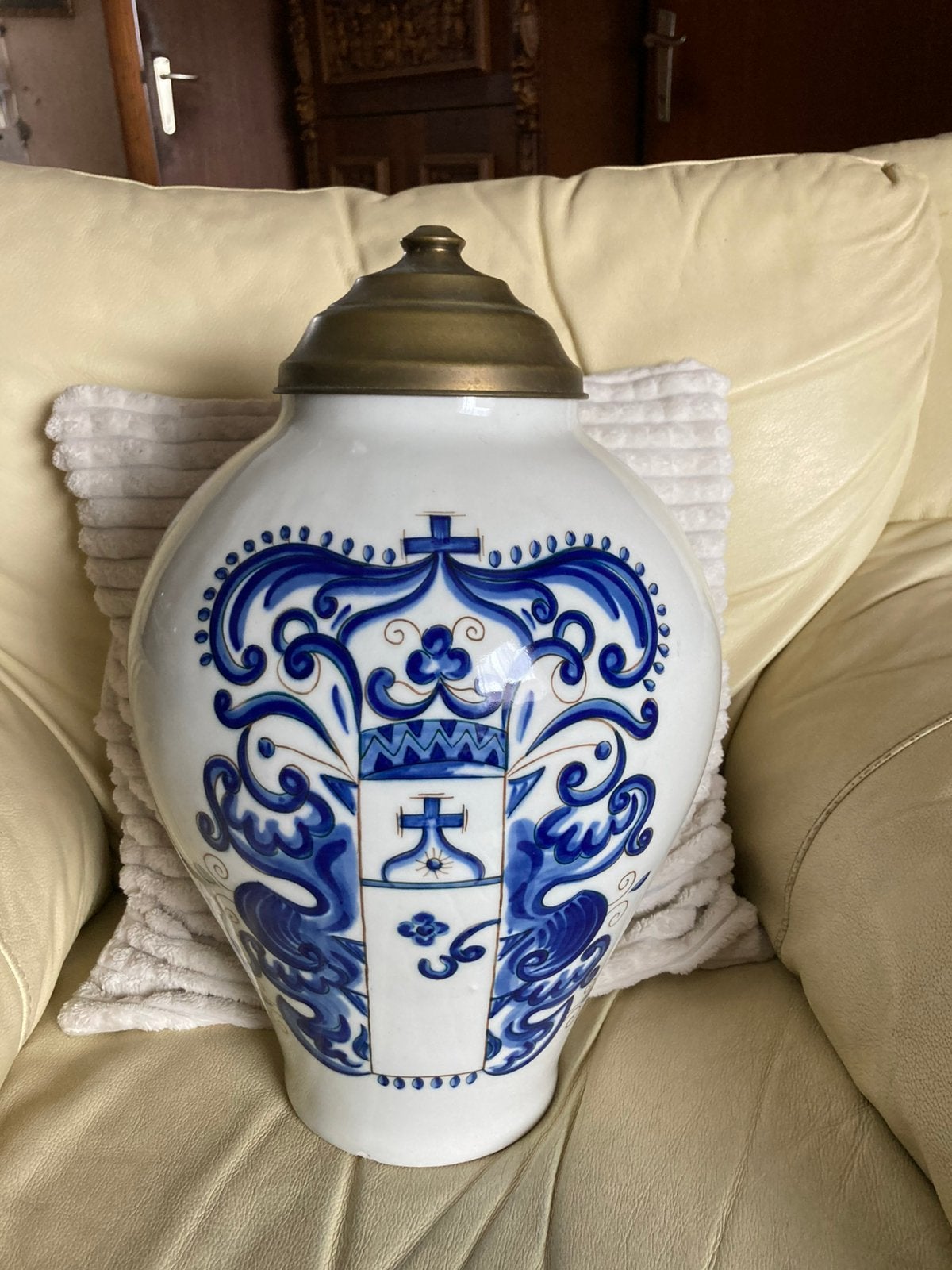 Zeer oude onbeschadigde Portugese tabakspot, Ophalen
