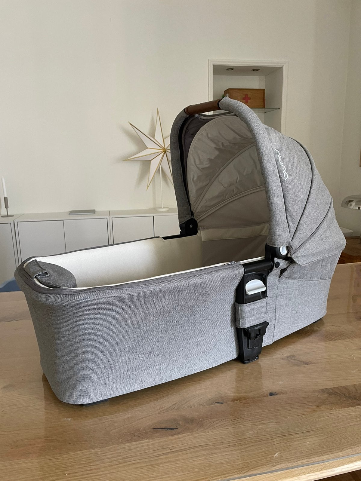 Nuna mixx next carrycot (reiswieg) in granite met regenhoes, Kinderen en Baby's, Kinderwagens en Combinaties, Ophalen, Zo goed als nieuw
