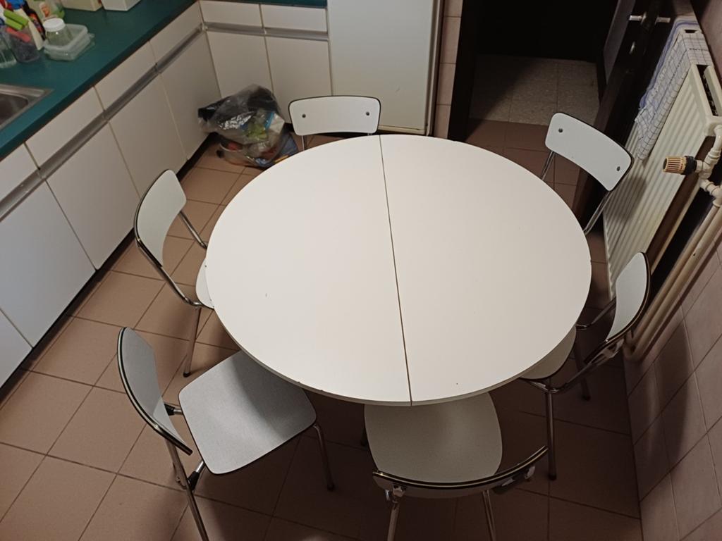 Keukentafel rond 120cm., Ophalen
