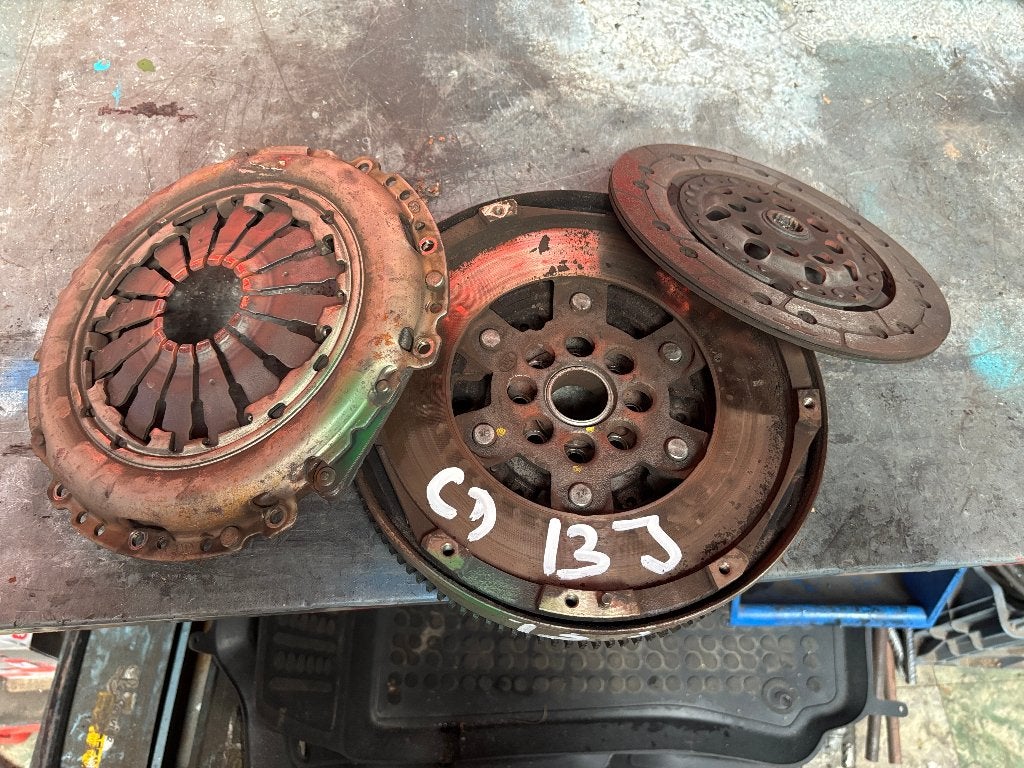 VOLANT MOTEUR BI MASSE OPEL CORSA D 1300 TURBO DIESEL EURO 4, RUE BRIGADE PIRON 307, Enlèvement, Utilisé, Garage_bila@yahoo.fr