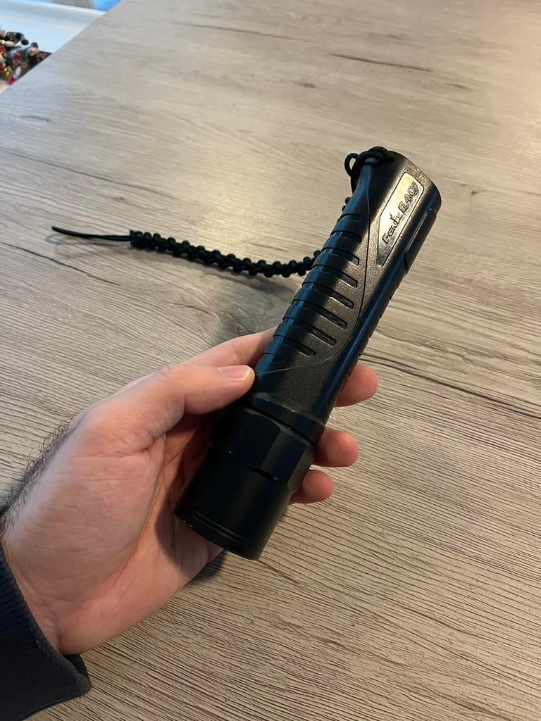 Fenix E40 zaklamp - Krachtig verstraler, Caravans en Kamperen, Zaklampen, Ophalen of Verzenden, Zo goed als nieuw, Batterij