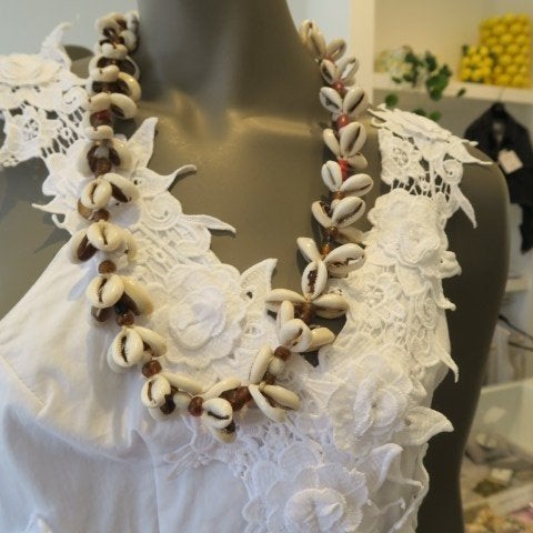Ketting schelpen als halsjuweel of riem lengte 73 cm, Bijoux, Sacs & Beauté, Neuf, Enlèvement ou Envoi, Autres couleurs, Autres matériaux