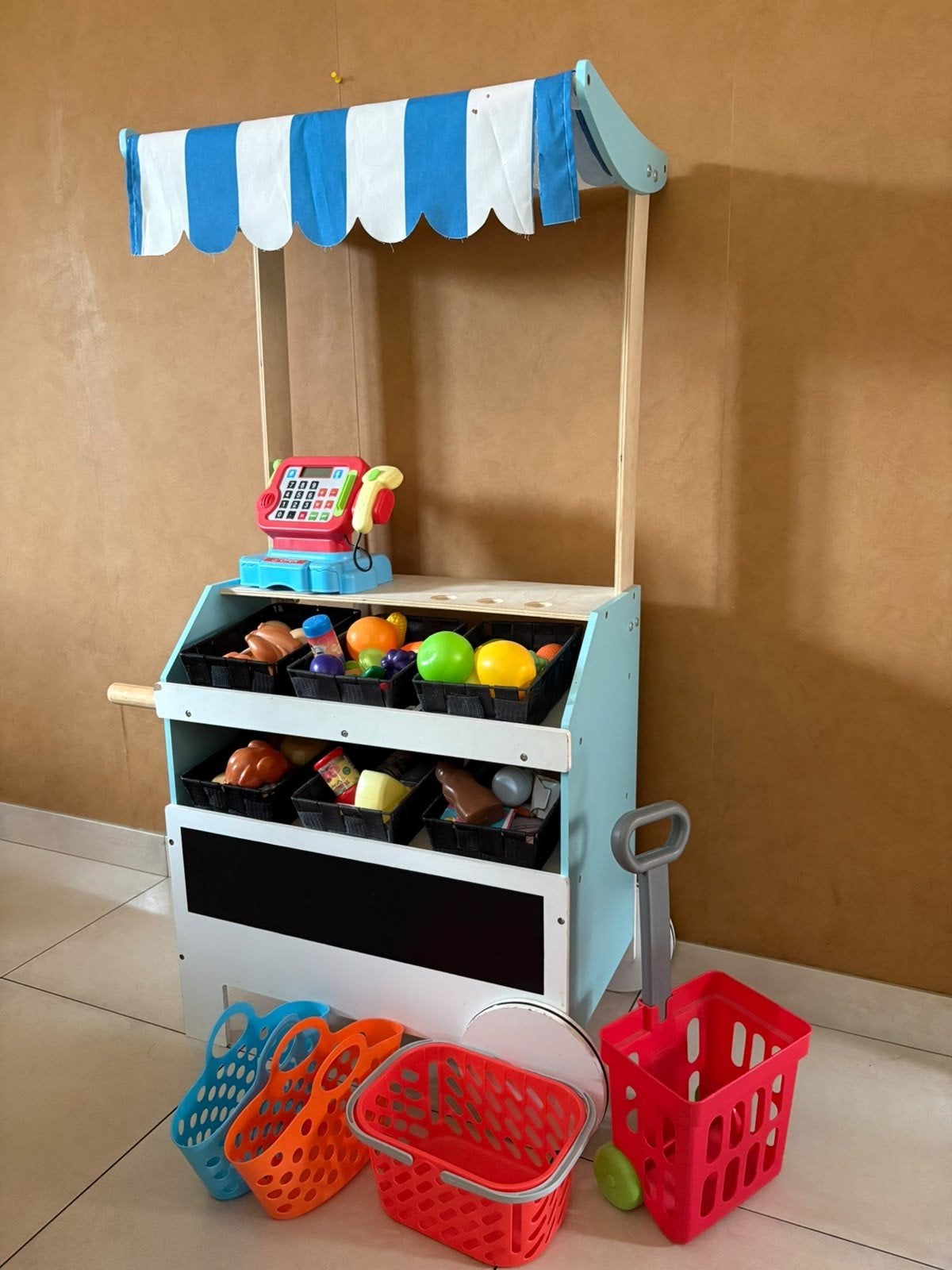Houten speelwinkel/marktkraam met kassa en veel toebehoren, Ophalen