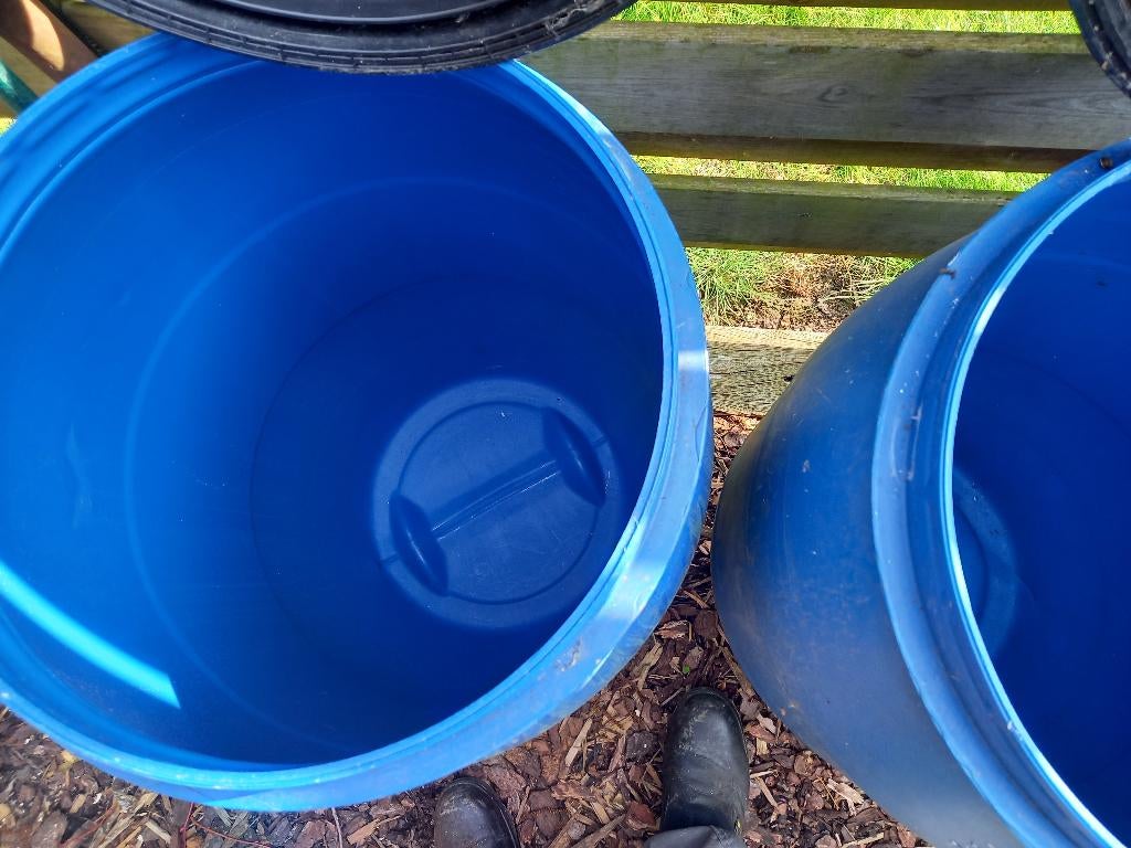 Plastiek vaten., Dieren en Toebehoren, Ophalen, Zo goed als nieuw