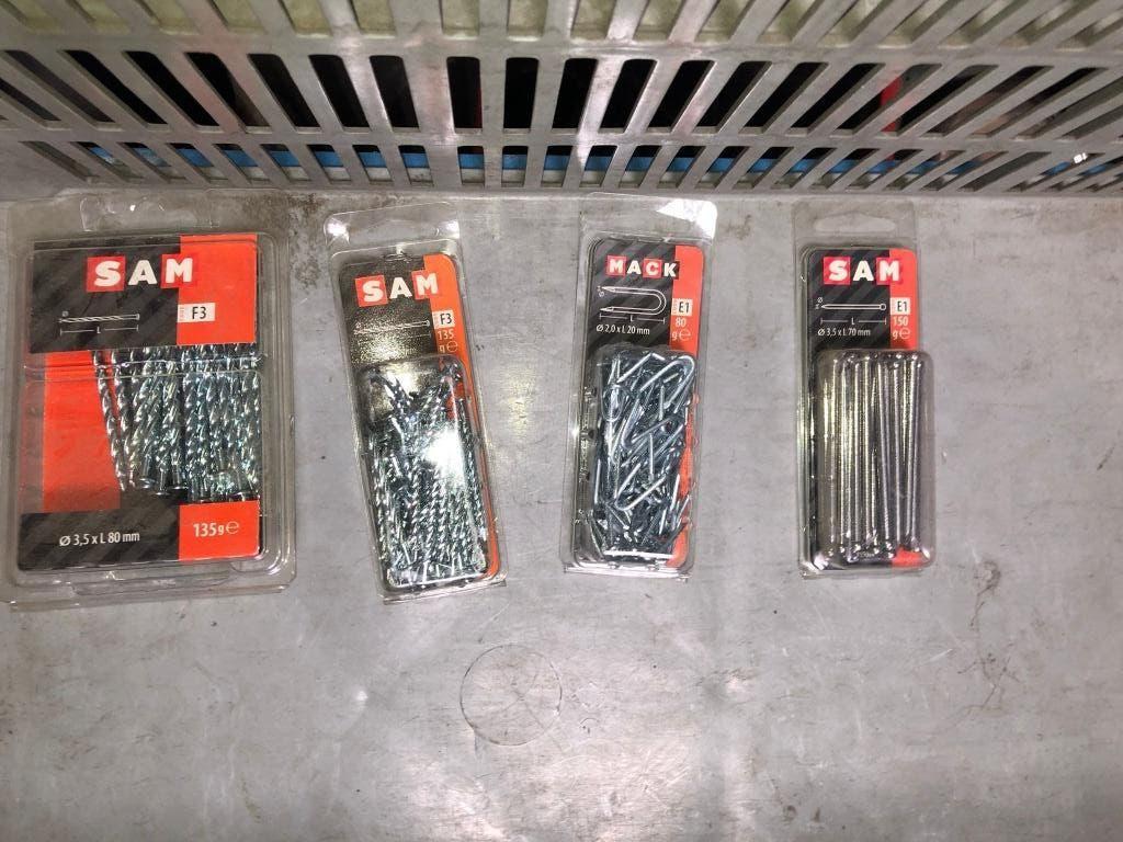 nagels / krammen / schroeven in blisterverpakking 4euro stuk, Doe-het-zelf en Bouw, Ophalen, Nieuw