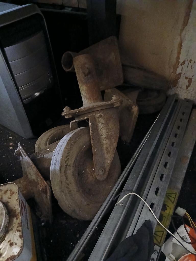 4 zware zwenkwielen diameter 250mm, Ophalen