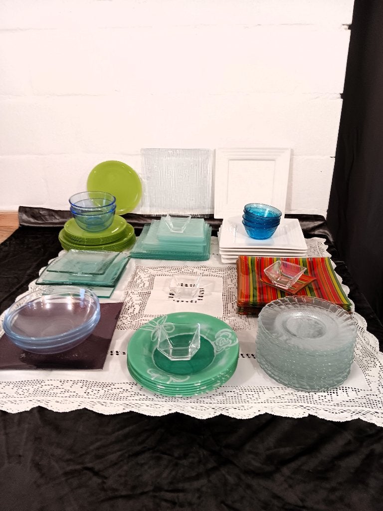Lot de belle vaisselle moderne (79 pièces ), Enlèvement